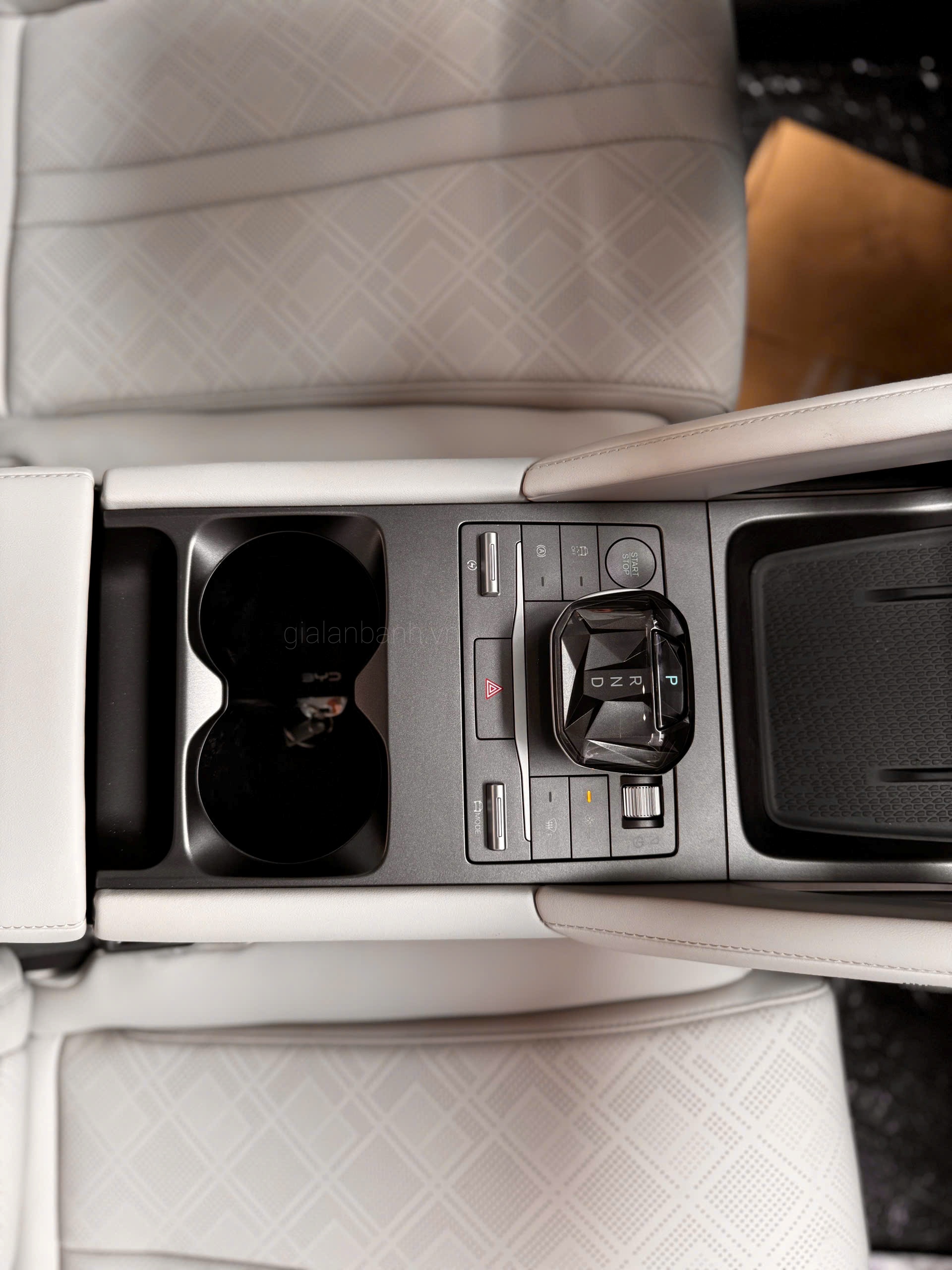 Hộc đựng đồ BYD Atto 2